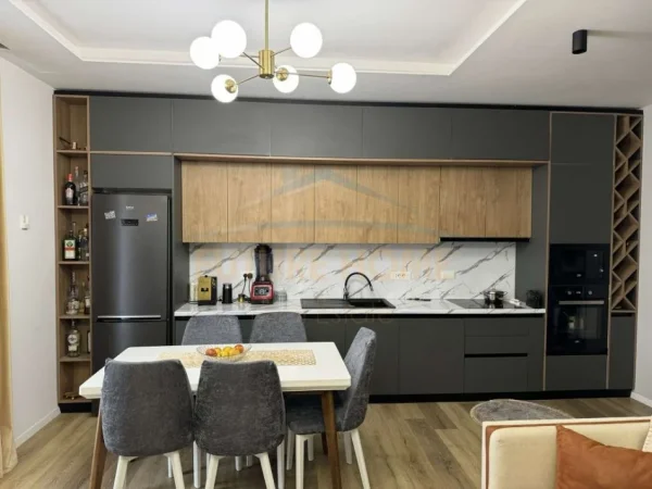 Tirane, shitet apartament 3+1 Kati 2, 118 m² 150.000 € (DOGANA)