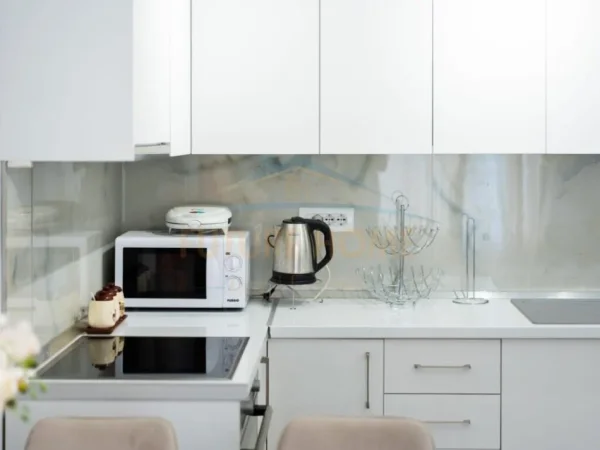 Tirane, jepet me qera apartament 2+1 Kati 3, 58 m² 600 € (BULEVARDI BAJRAM CURI)