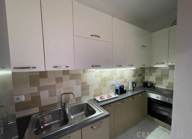 Tirane, jepet me qera apartament 1+1 Kati 2, 56 m² 500 € (Pazari I ri)