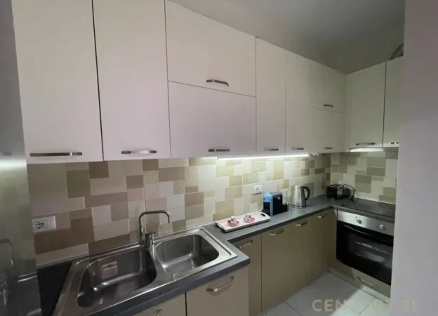Tirane, jepet me qera apartament 1+1 Kati 2, 56 m² 500 € (Pazari I ri)