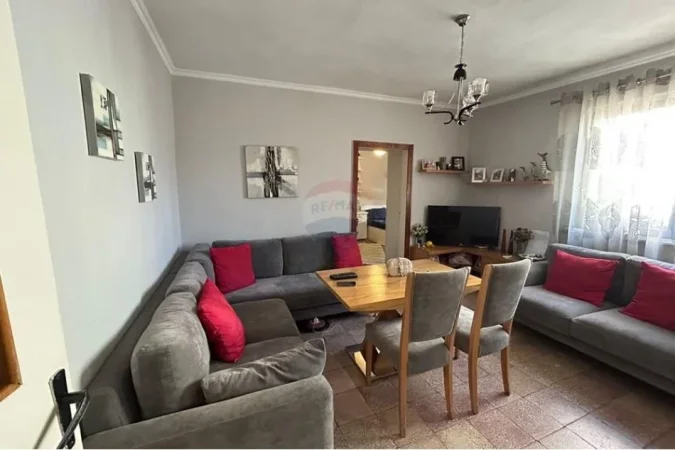 Tirane, shitet apartament 2+1 Kati 4, 92 m² 169.000 € (Rruga e Kavajës)