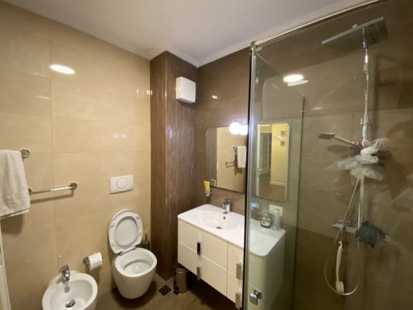 Tirane, jepet me qera apartament 2+1 Kati 2, 100 m² 1.300 € (Dervish Hima)