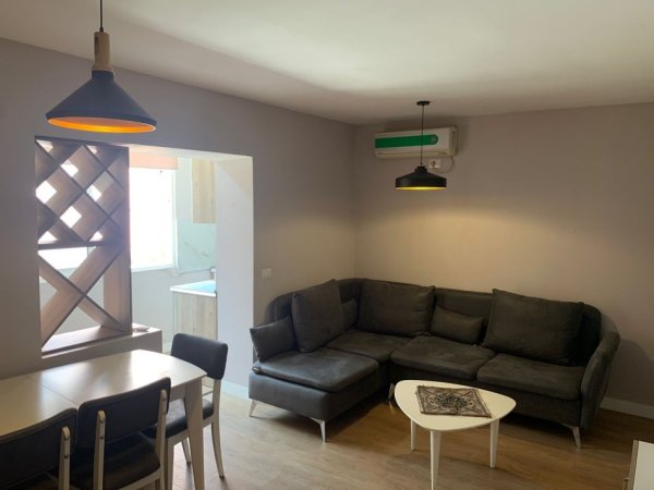 Tirane, jepet me qera apartament 2+1 Kati 2, 80 m² 570 € (myslym shyr , prane drejtorise se policise)