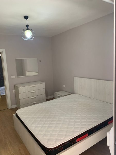 Tirane, jepet me qera apartament 2+1 Kati 2, 80 m² 570 € (myslym shyr , prane drejtorise se policise)