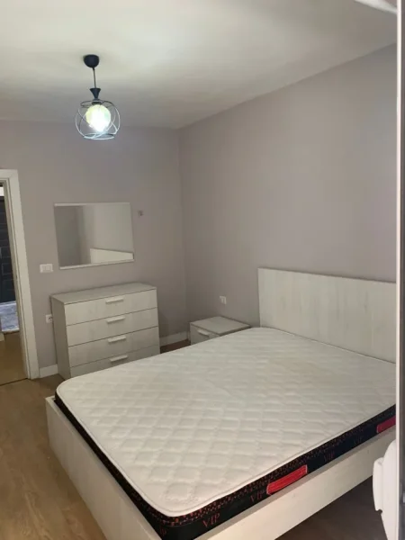 Tirane, jepet me qera apartament 2+1 Kati 2, 80 m² 570 € (myslym shyr , prane drejtorise se policise)