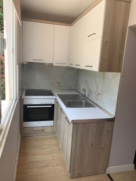 Tirane, jepet me qera apartament 2+1 Kati 2, 80 m² 570 € (myslym shyr , prane drejtorise se policise)
