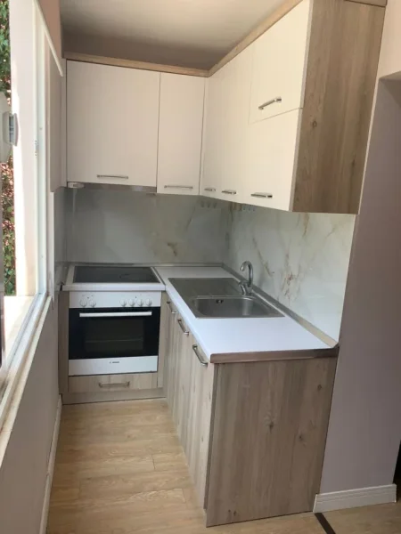 Tirane, jepet me qera apartament 2+1 Kati 2, 80 m² 570 € (myslym shyr , prane drejtorise se policise)
