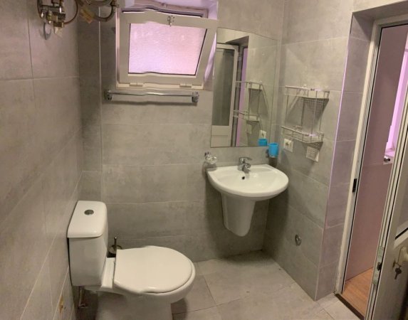 Tirane, jepet me qera apartament 2+1 Kati 2, 80 m² 570 € (myslym shyr , prane drejtorise se policise)