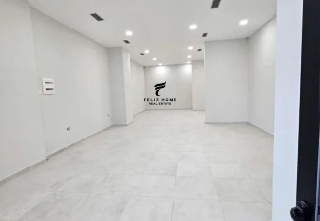 Tirane, shitet dyqan Kati 0, 95 m² 332.500 € (ASTIR)
