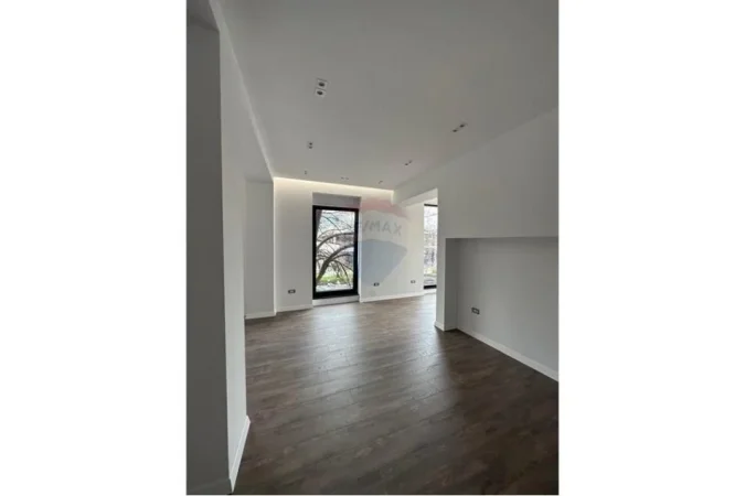 Tirane, jepet me qera , 1.500 € (Shallvaret)