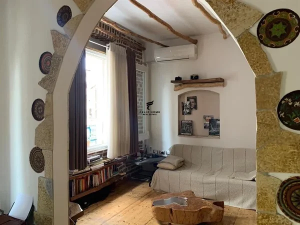 Tirane, jepet me qera apartament 1+1 Kati 4, 74 m² 700 € (QENDER)