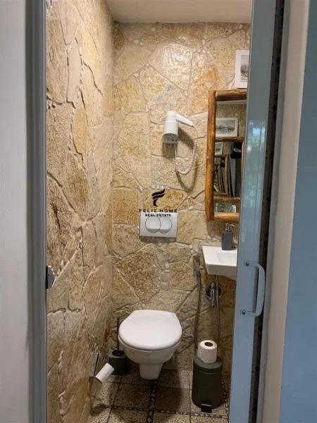 Tirane, jepet me qera apartament 1+1 Kati 4, 74 m² 700 € (QENDER)