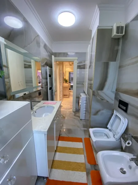 Tirane, shitet apartament 3+1 Kati 7, 153 m² 250.000 € (Uet)