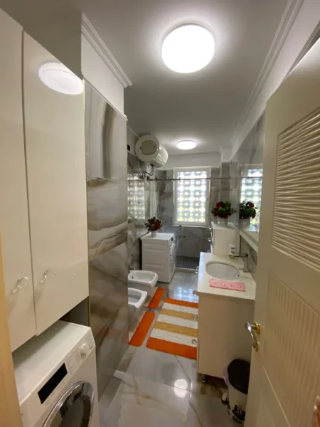 Tirane, shitet apartament 3+1 Kati 7, 153 m² 250.000 € (Uet)