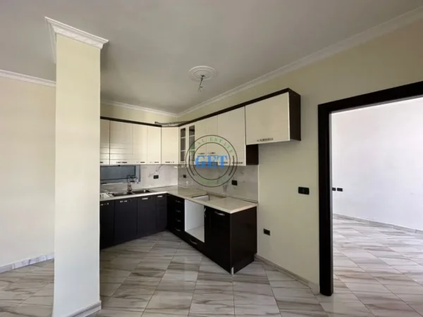 Durres, jepet me qera apartament 2+1+Ballkon Kati 6, 101 m² 260 € (Ish URT Durres)