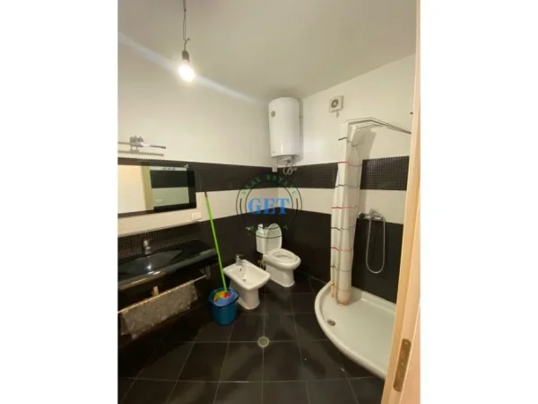 Durres, jepet me qera apartament 2+1 , 110 m² 500 € (Gjykata Durres)
