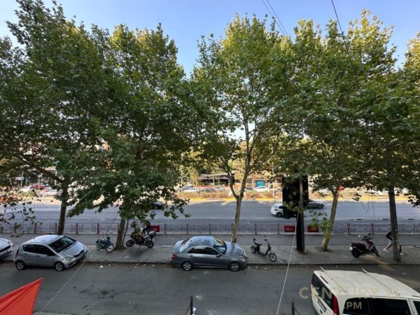 Tirane, shes ambjent biznesi , 980 m² 1.400.000 € (Rruga Dritan Hoxha, Laprakë)