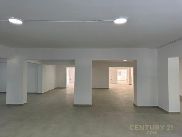 Tirane, shes ambjent biznesi , 980 m² 1.400.000 € (Rruga Dritan Hoxha, Laprakë)