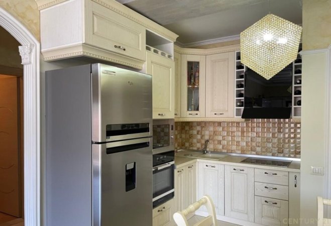 Tirane, jepet me qera apartament 2+1 Kati 2, 100 m² 500 € (Yzberisht)