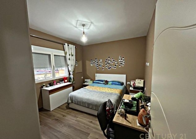 Tirane, jepet me qera apartament 3+1 Kati 2, 98 m² 600 € (DON BOSCO)