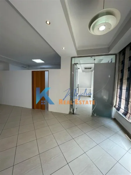 Tirane, jepet me qera zyre Kati 2, 60 m² 600 € (Rruga e Kavajes, afer Mullirit te Vjeter)