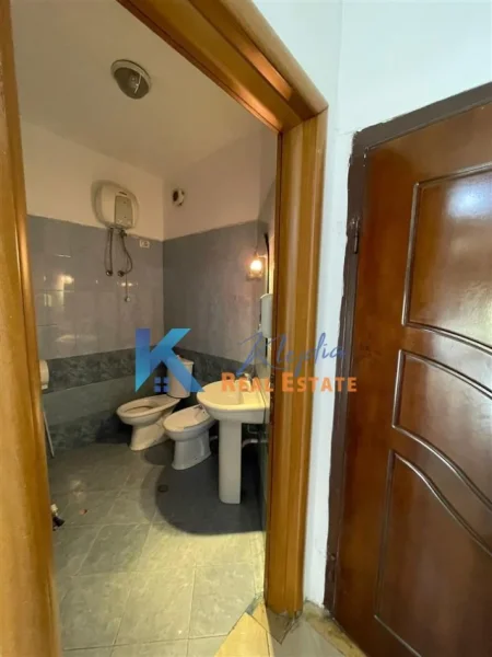Tirane, jepet me qera zyre Kati 2, 60 m² 600 € (Rruga e Kavajes, afer Mullirit te Vjeter)