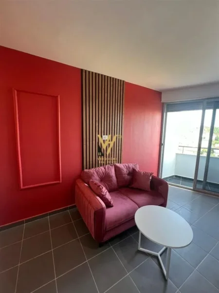 Shkembi Kavajes, shitet garsonier 1+1+Ballkon Kati 7, 43 m² 53.000 € (SHKEMBI I KAVAJES)