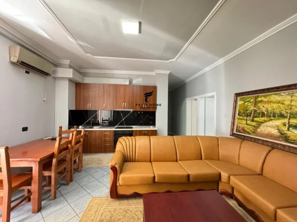 Tirane, jepet me qera apartament 2+1 Kati 1, 120 m² 550 € (KODRA E DIELLIT)