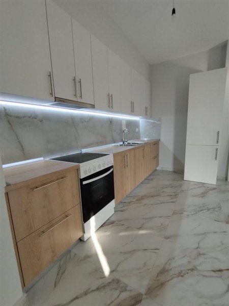 Tirane, jepet me qera apartament 1+1+Ballkon Kati 4, 60 m² 450 € (KINOSTUDIO)