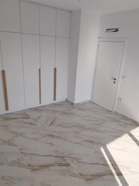Tirane, jepet me qera apartament 1+1+Ballkon Kati 4, 60 m² 450 € (KINOSTUDIO)