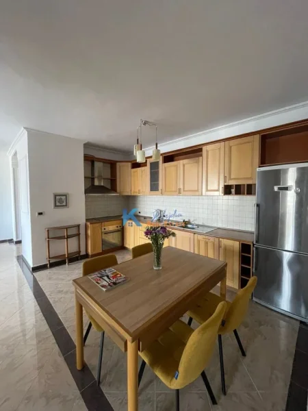 Tirane, jepet me qera apartament 2+1 Kati 8, 145 m² 800 € (Bllok, afer sheshit Wilson)