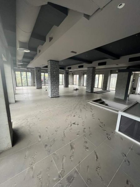 Korce, jepet me qera ambjent biznesi Kati 2, 205 m² 1.500 Euro (Korce, Qender)