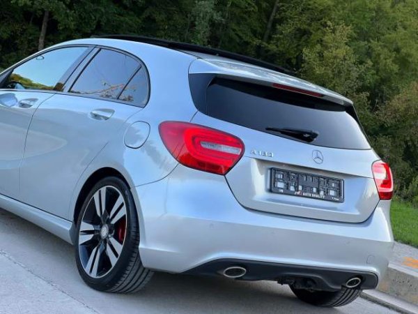 shes Mercedes-Benz MERCEDES A 180 - PANORAMA - 2013