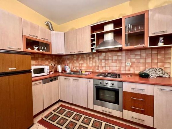 Tirane, jepet me qera apartament 2+1+BLK Kati 3, 520 Euro (Rruga Elbasanit)