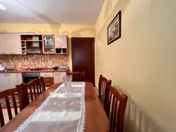 Tirane, jepet me qera apartament 2+1+BLK Kati 3, 520 Euro (Rruga Elbasanit)