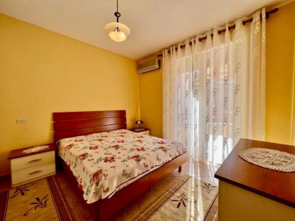 Tirane, jepet me qera apartament 2+1+BLK Kati 3, 520 Euro (Rruga Elbasanit)