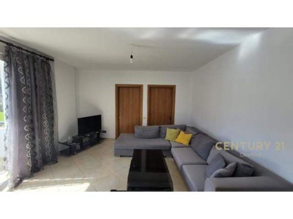 Tirane, jepet me qera apartament 2+1 Kati 2, 400 Euro (Selit)