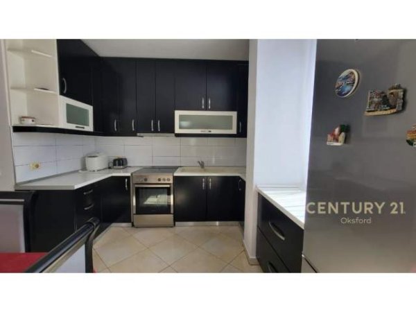 Tirane, jepet me qera apartament 2+1 Kati 2, 400 Euro (Selit)