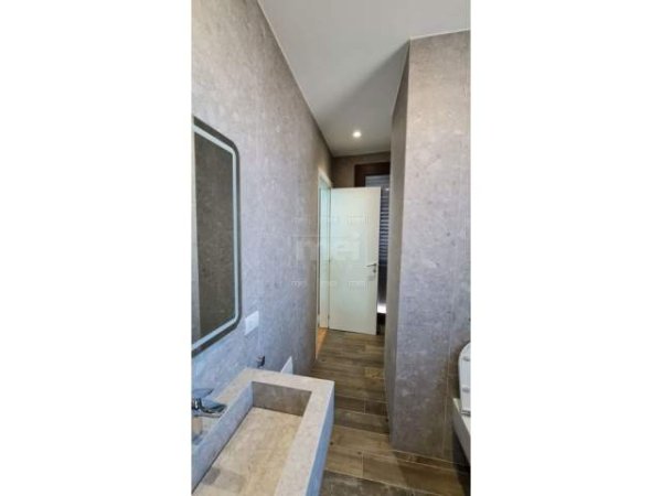 Tirane, jepet me qera apartament duplex 2+1+BLK 170 m² 1.200 Euro (Rruga e Barrikadave)