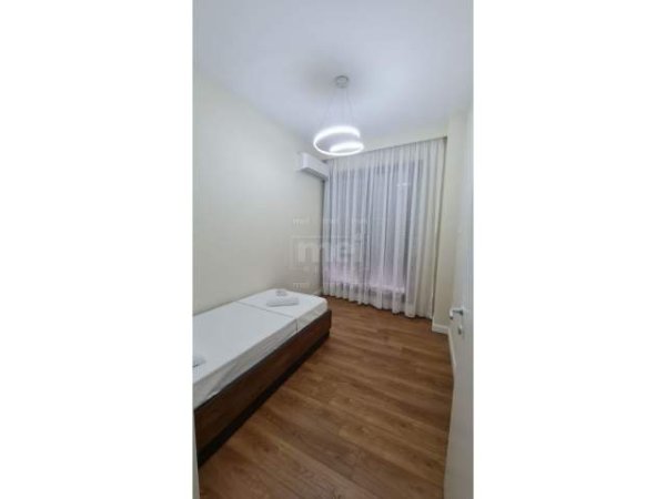 Tirane, jepet me qera apartament duplex 2+1+BLK 170 m² 1.200 Euro (Rruga e Barrikadave)