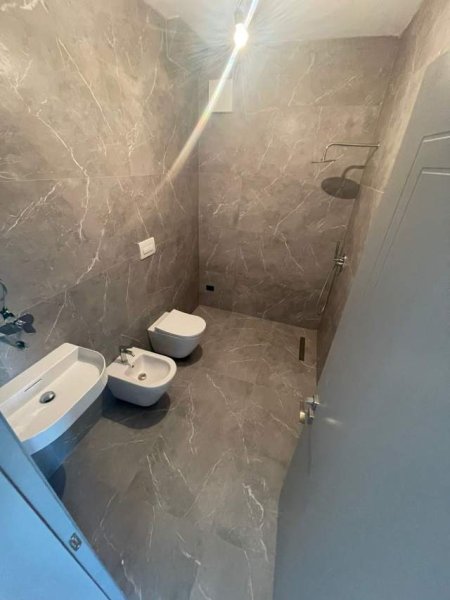 Apartament 2+1 ne shitje, brenda nje rezidence banimi, prane Teg💥