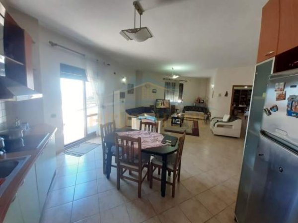 Durres, shitet apartament 2+1+BLK Kati 9, 210 m² 120.000 Euro (Shitet, Apartament 2+1, Te Kazazi, Durres.)