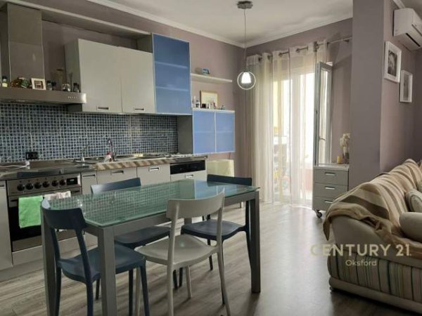 Tirane, jepet me qera apartament 2+1 Kati 5, 164 m² 600 Euro (Komuna e Parisit)