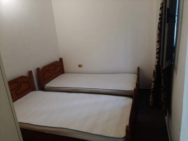 Tirane, jap me qera garsonier 1+1 Kati 1, 15.000 Leke