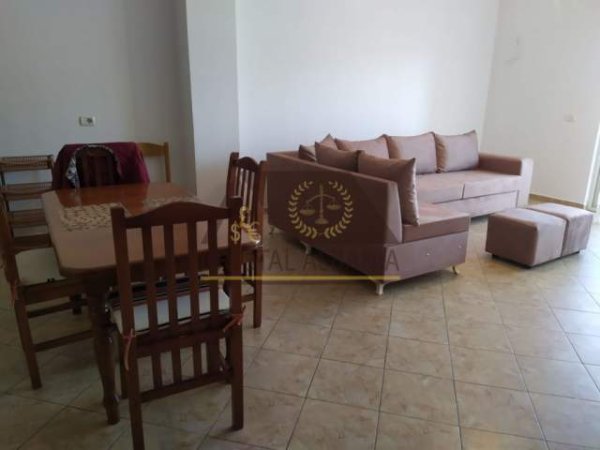 Tirane, jepet me qera 1+1 Kati 3, 78 m² 380 Euro (Rruga Riza Cerova)