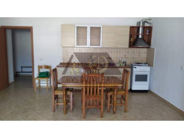 Tirane, jepet me qera 1+1 Kati 3, 78 m² 380 Euro (Rruga Riza Cerova)