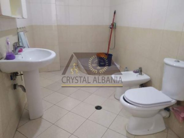 Tirane, jepet me qera 1+1 Kati 3, 78 m² 380 Euro (Rruga Riza Cerova)