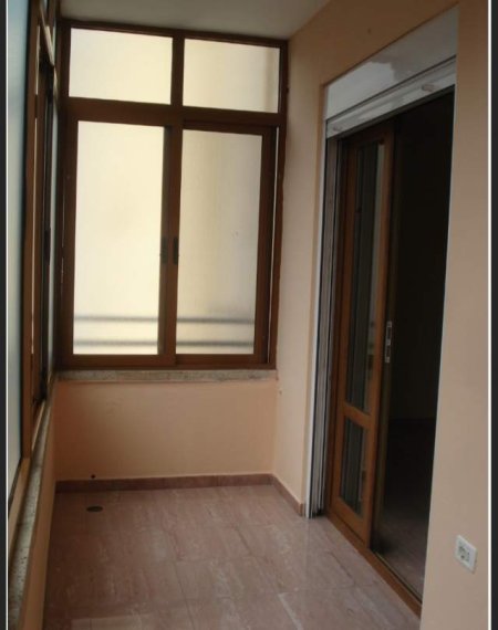 Tirane, jepet me qera apartament Kati 4, 90 m² 700 Euro (BULEVARDI ZOGU I 1)