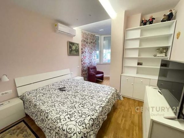 Tirane, jepet me qera apartament 3+1+A+BLK Kati 6, 145 m² 900 Euro (shallvaret)