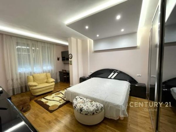 Tirane, jepet me qera apartament 3+1+A+BLK Kati 6, 145 m² 900 Euro (shallvaret)